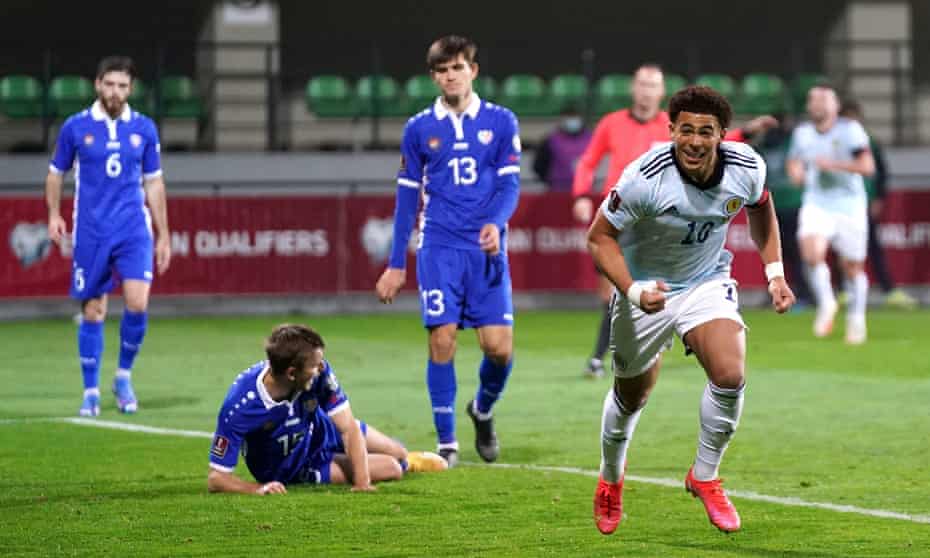 che adams seals victory in moldova as scotland confirm play off place world cup 2022 qualifiers the guardian