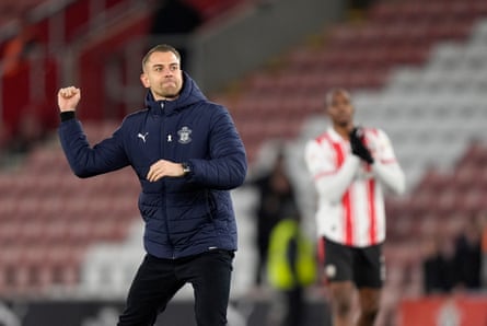 Tonda Eckert gestures to the crowd