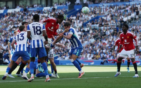 Patrick Dorgu heads United in front on the south coast.