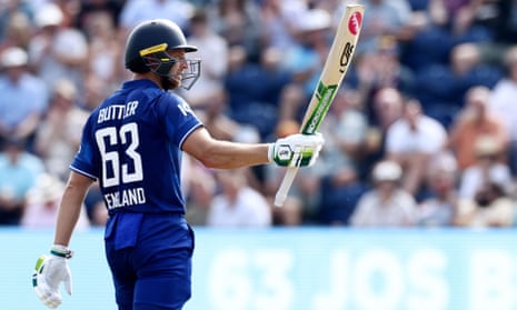Jos Buttler bring up his fifty