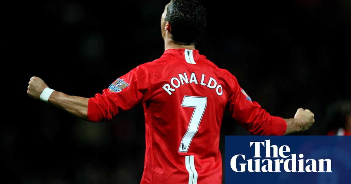 クリスティアーノロナウドがマンチェスターユナイテッドのノーを取り戻す 7 エディンソン カバーニのシャツ プレム