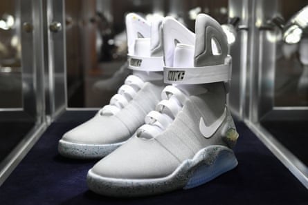 Garganta Saliente efectivo Rare Nike running shoes fetch more than $400,000 at auction | Nike | The  Guardian