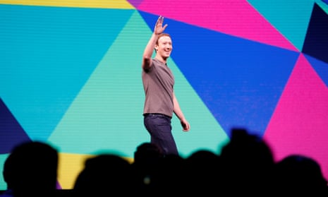Mark Zuckerberg waves as he arrives on stage during the annual Facebook F8 developers conference in San Jose, California in 2017.