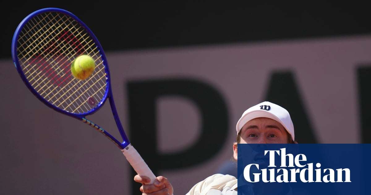 Alex de Minaur cruises through Roland Garros opener as Daria Kasatkina bounces back