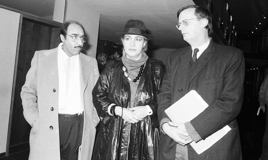 Nina Gladitz (centre) during her 1984 trial after being sued by Leni Riefenstahl, flanked by Josef Reinhardt (left) and her lawyer, Albrecht Götz von Olenhusen (right).