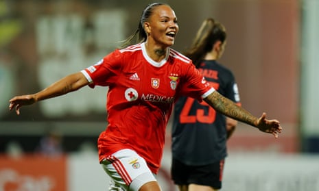 Nycole Raysla of SL Benfica celebrates after opening the scoring against Bayern Munich.