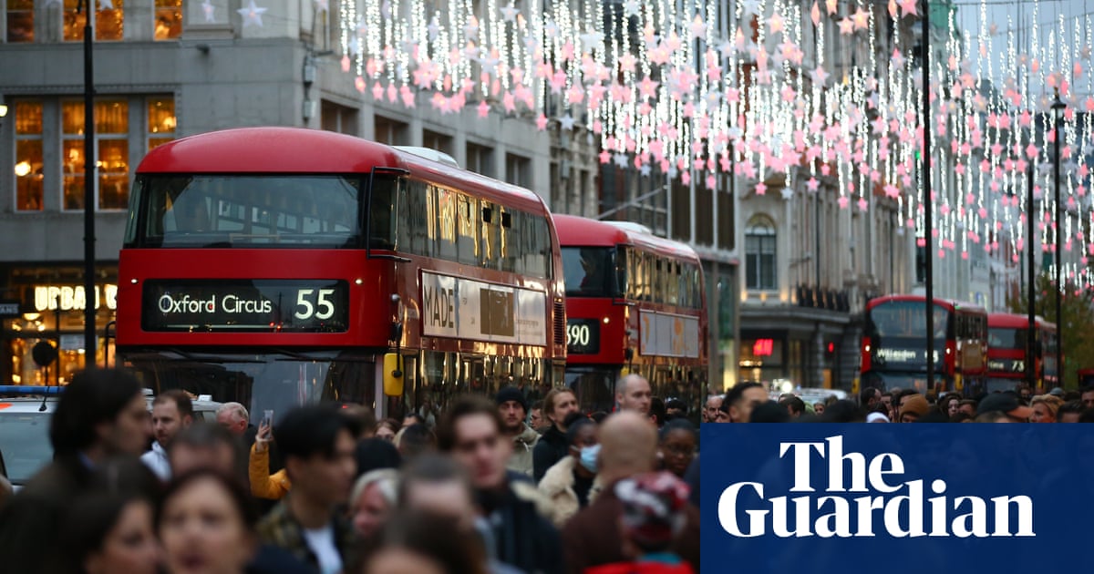 Another Covid Christmas: Britons urged to delay festive plans