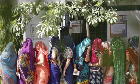 Indian women stand in queues to cast their votes in the elections, on the outskirts of Varanasi, India, on Sunday, 19 May 2019.