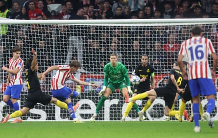 Conor Gallagher scores for Atlético Madrid.