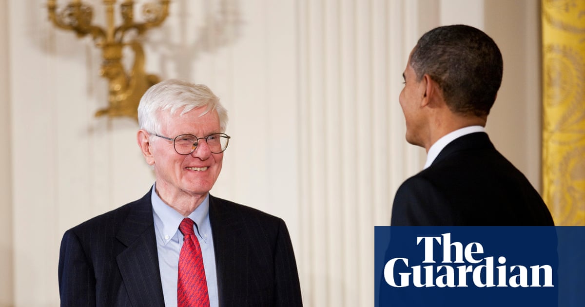 Gordon S Wood, Pulitzer-prize winning historian, dies after being struck by a car in Rhode Island Gordon S Wood, Pulitzer-prize winning historian, dies after being struck by a car in Rhode Island