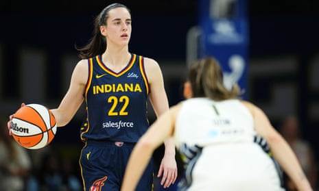 Caitlin Clark puts on show in WNBA debut as Indiana Fever begin preseason |  WNBA | The Guardian