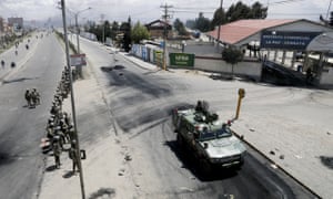 Soldiers guard the state-owned Senkata filling gas plant in El Alto on Tuesday.