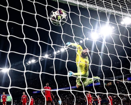 Giorgi Mamardashvili is beaten by a wicked deflection on Désiré Doué’s early shot on goal.