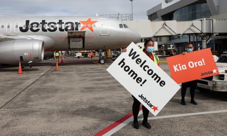 Auckland airport staff welcome the first auarantine-free travellers from Australia. 