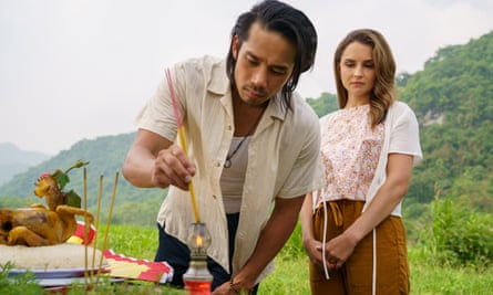 Scott Lý as Sinh and Rachael Leigh Cook as Amanda in A Tourist’s Guide to Love.