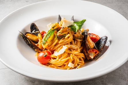 Spaghetti with mussels.