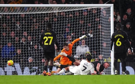 Raúl Jiménez finishes off an attack to score