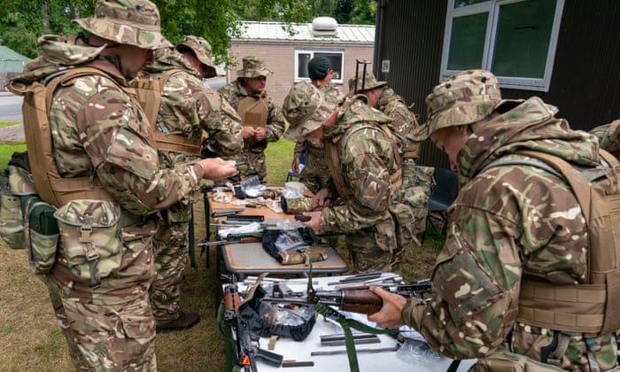 Ukrainian troops being trained in England