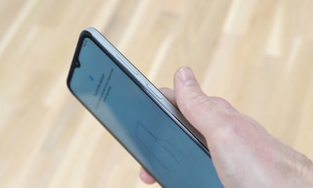 The fingerprint scanner in the power button of the Nokia G22 is fast and accurate.