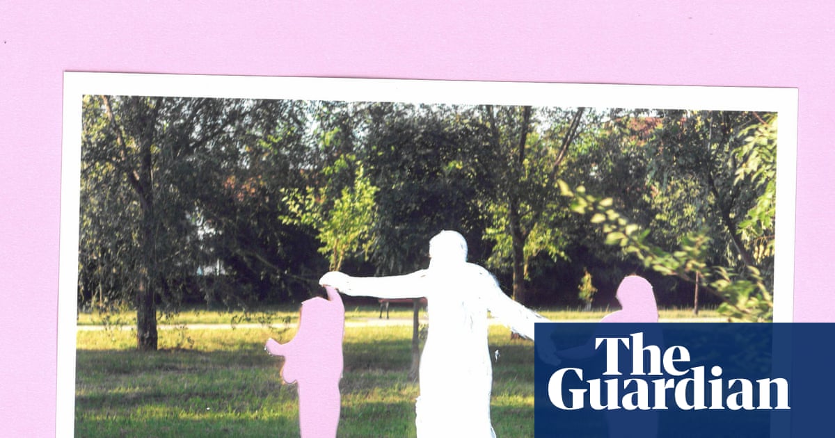 "Assim, de repente, perdi minhas filhas": a mãe que se sente traída pelos tribunais de família "Assim, de repente, perdi minhas filhas": a mãe que se sente traída pelos tribunais de família