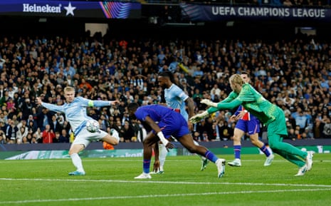 Oh, what a miss from Erling Haaland!
