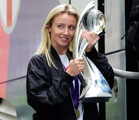 Leah Williamson with the trophy