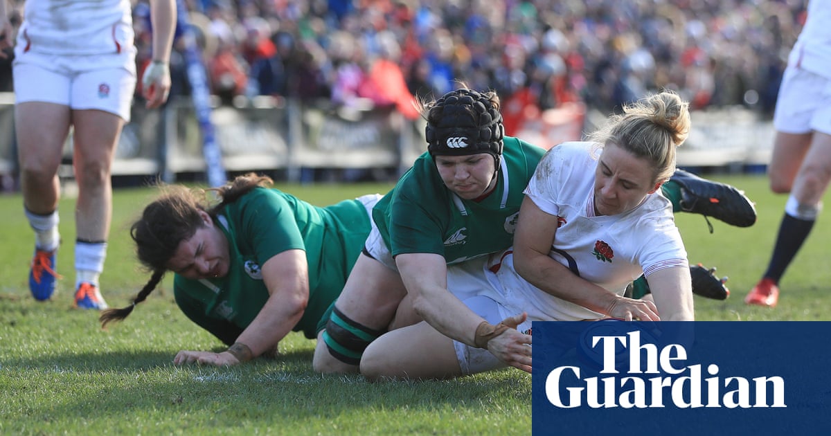 Womens Six Nations: England beat Ireland to keep grand slam in sight