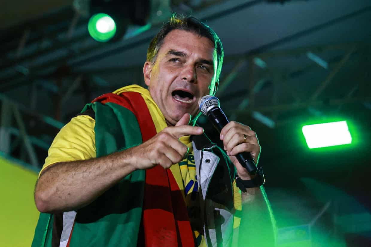 Braziliyanın sağçı senatoru və prezident namizədi Flavio Bolsonaro çərşənbə günü nitq söyləyir. Foto: Sílvio Ávila/AFP/Getty Images