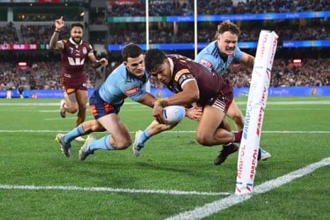 Selwyn Cobbo scores a try during game two of the Men's State of Origin at the MCG