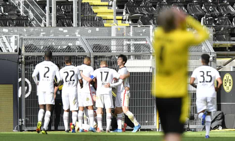 Eintracht Frankfurt celebrate André Silva's triumph while Erling Haaland despairs.