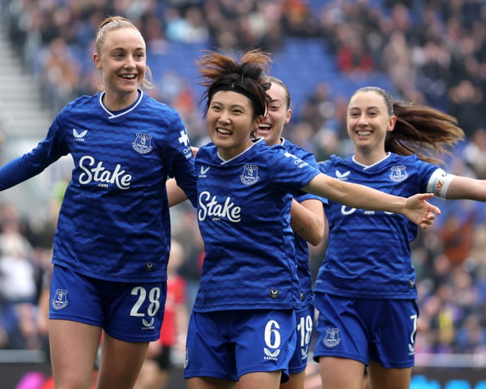 WSL: Chelsea v Tottenham, Everton v Manchester United and more – matchday live