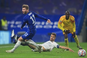 Chelsea’s Timo Werner (L) fails to connect with a crossed ball.