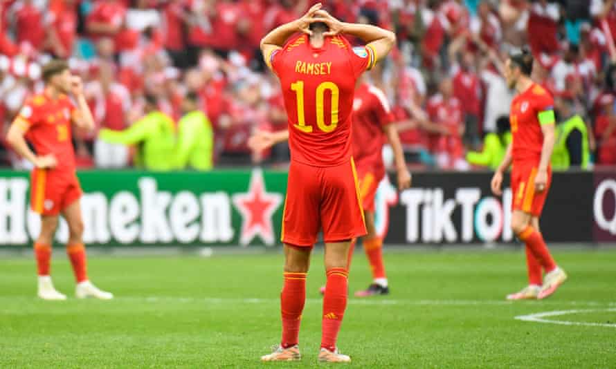 Tired Wales Down In The Dumps But Can Find Optimism For 2022 World Cup Wales The Guardian Wales World Cup 2022