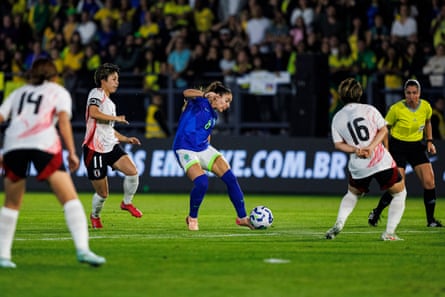 Angelina Constantino strikes at goal during a friendly match between Brazil and Japan at Estádio Cícero de Souza Marques last June.