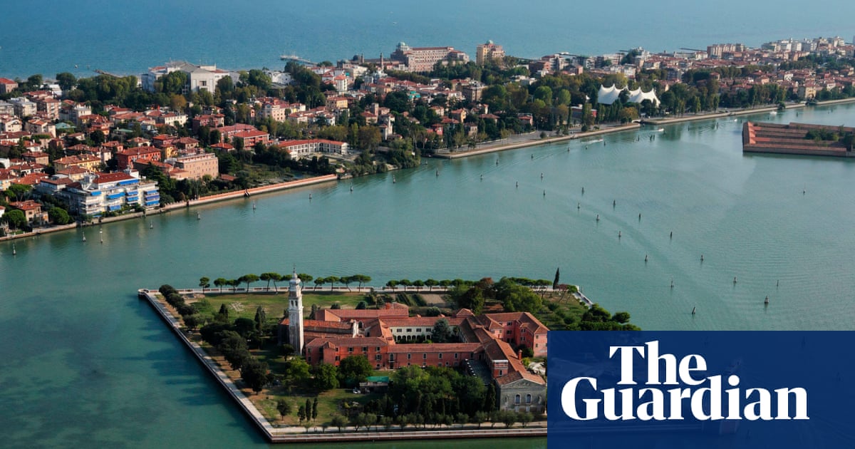 Venice police fine parents of children who played football in public square