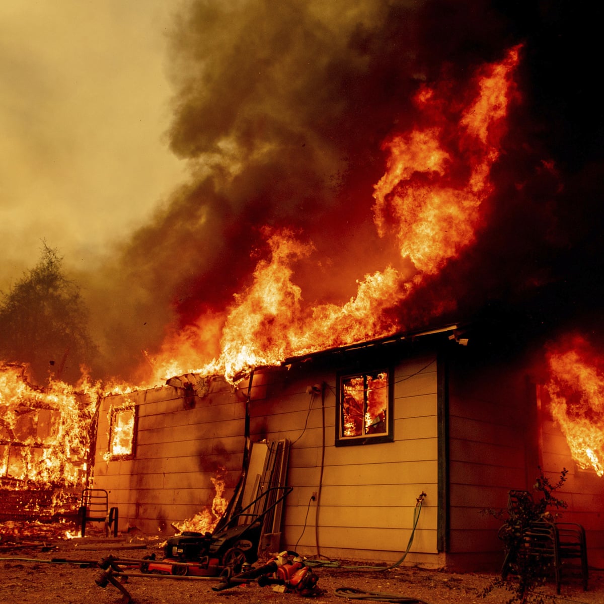 Fresh California wildfire prompts evacuations as forest blazes grow | California | The Guardian