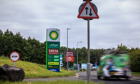 The entrance to the M6 northbound Burton-In-Kendal service station.