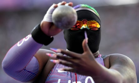 Raven Saunders’s qualified for the final with a throw of 18.62m