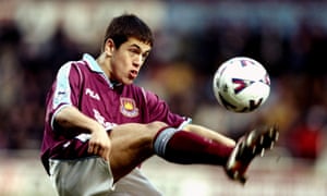 Joe Cole playing for West Ham in 2000