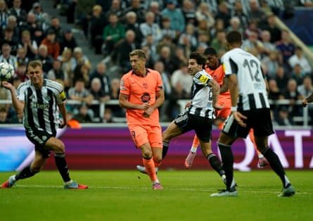 Marcus Rashford hits a stunning shot past Nick Pope to put Barcelona 2-0 in front.