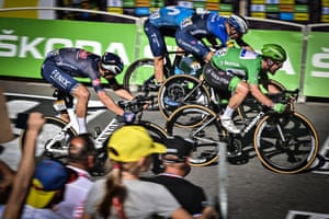 Stage 13 Nimes to CarcassonneMark Cavendish of Deceuninck - Quick-Step sprints to the finish line