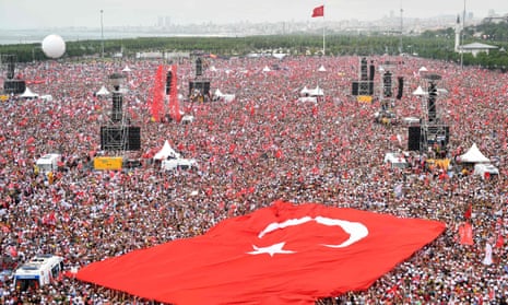 Supporters of Muharrem İnce, presidential candidate of Turkey’s main opposition CHP, hold a giant Turkish flag during an election rally in Ankara on 22 June.