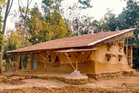 A wattle-and-daub cottage designed by Indian architects Thannal, who specialise in natural building techniques.