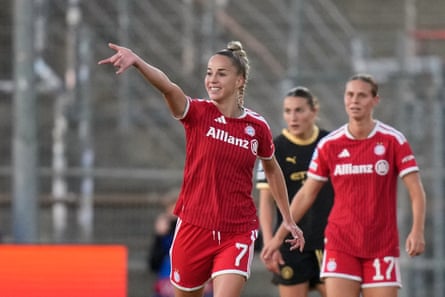 Giulia Gwinn celebrates her goal