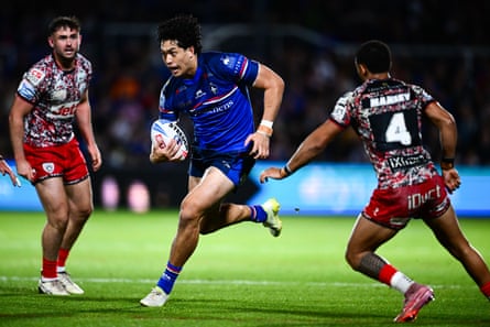 Wakefield’s Isaiah Vagana runs through the Leigh defence.