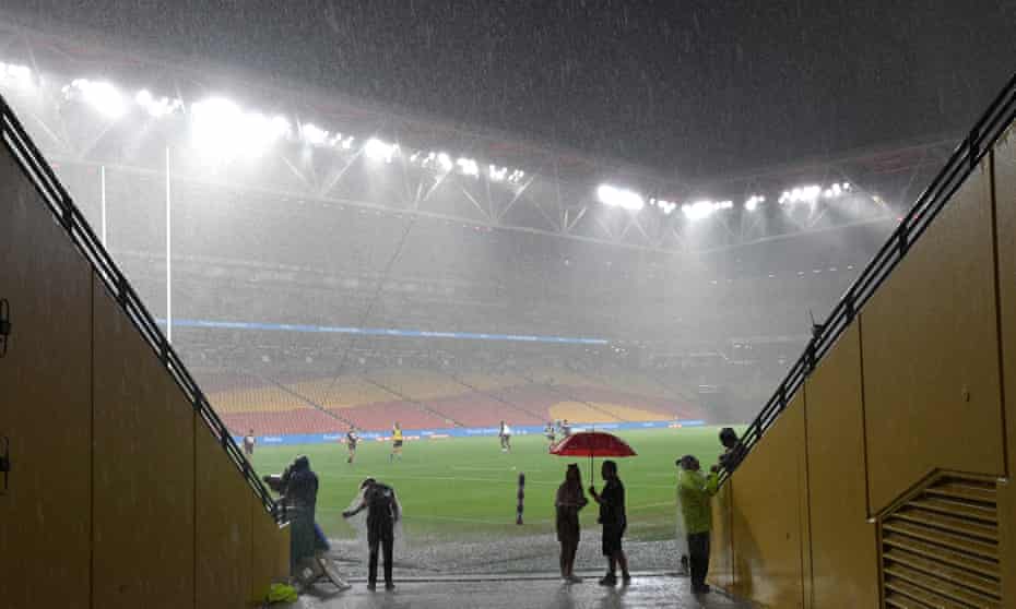 Heavy rain is seen falling at Suncorp Stadium