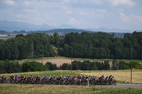 The peloton rides on stage one.