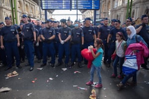  Police begin evicting thousands of people who had tickets bound for Germany 