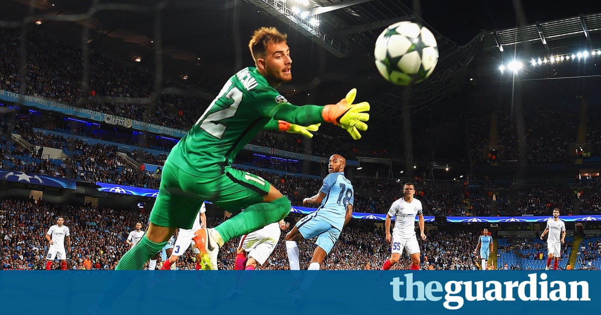Fabian Delph's header helps Manchester City push past Steaua Bucharest