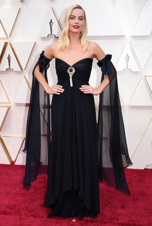Margot Robbie in vintage Chanel from 1994. Lots of love for the bows on the arms and bejewelled bodice.